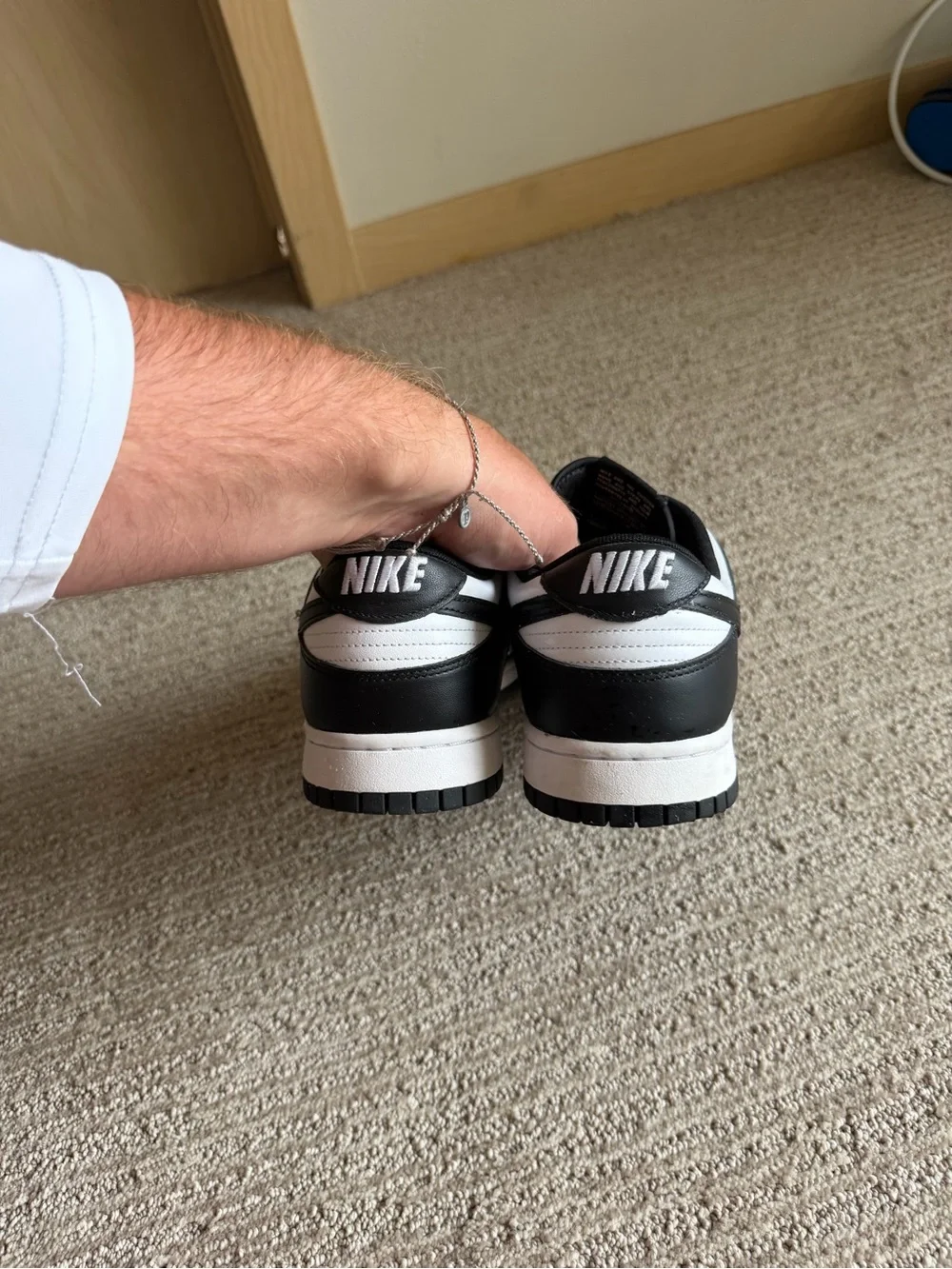 Nike Men’s Black and White Low-Top Sneakers with Swoosh panda dunks